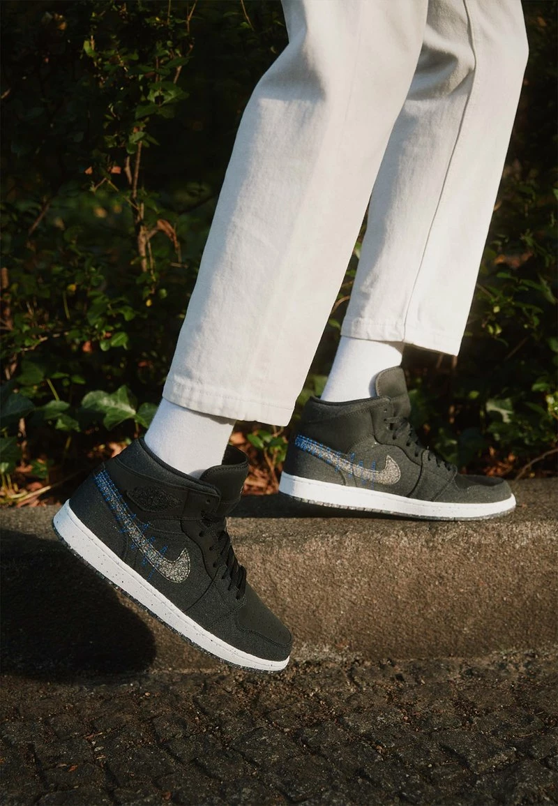 AIR JORDAN 1 MID SE - Zapatillas Altas - Black/multi-color/racer Blue/white , Hombre 5 AIR JORDAN 1 MID SE - Zapatillas Altas - Black/multi-color/racer Blue/white , Hombre - Imagen 3