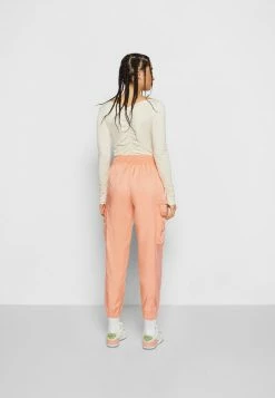 Jordan ESSEN UTILITY PANT - Pantalones Cargo - Crimson Bliss , Mujer -Jordan Tienda Oficial 048b3ed6ccd0461c82edfac50c5f897d