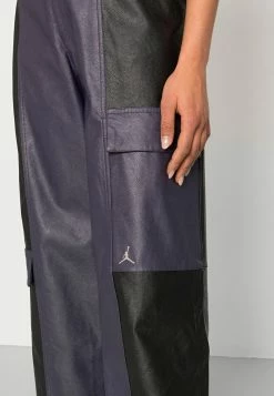 Jordan NEW CLASSICS - Pantalones - Black/cave Purple , Mujer -Jordan Tienda Oficial 07110de08909402093c85acbcd8ca28c
