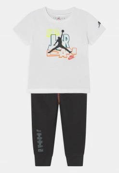 Jordan SLIME VORTEX STACK PANT SET UNISEX - Camiseta Estampada - Black, Unisexo