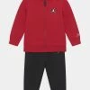 Jordan ESSENTIALS SET UNISEX - Chándal - Black, Niños 2 Jordan ESSENTIALS SET UNISEX - Chándal - Black, Niños -Jordan Tienda Oficial 0c38a31fc3dd44f3ad74ed3b46466d7a