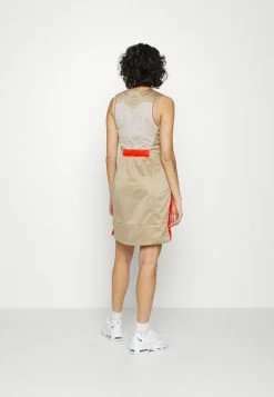 Jordan NEW CLASSICS DRESS - Vestido Informal - Khaki/moon Particle/brushed Silver , Mujer -Jordan Tienda Oficial 0e4f6e8288e341ff88b022846f5914a5