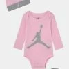 Jordan JUMPMAN BOOTIE SET UNISEX - Gorro - Pink Foam , Niños -Jordan Tienda Oficial 0f8b0b0856014914a8a3c66f4723db54