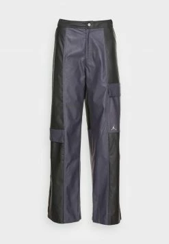 Jordan NEW CLASSICS - Pantalones - Black/cave Purple , Mujer -Jordan Tienda Oficial 1a7806e74a164757a198fca884cda849