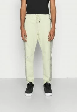 Jordan PANT - Pantalones Deportivos - Olive Aura Jade Stone , Hombre