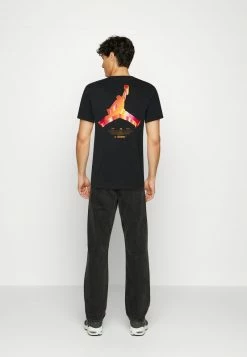 Jordan CREW - Camiseta Estampada - Black/light Curry , Hombre 9 Jordan CREW - Camiseta Estampada - Black/light Curry , Hombre -Jordan Tienda Oficial 2202b9890cba44dea7e4f0eec4bc2dd7