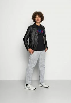 Jordan CREW - Camiseta Estampada - Black , Hombre -Jordan Tienda Oficial 3578b57fb6824e75a1429af34bf442c0