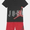 Jordan SPECKLE AIR JUMBLED SET - Camiseta Estampada - Gym Red, Niños -Jordan Tienda Oficial 378517ecd33c4bdb99cc1e6380cb00f7