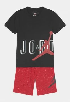 Jordan SPECKLE AIR JUMBLED SET - Camiseta Estampada - Gym Red, Niños