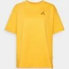 Jordan ESSEN TEE CORE - Camiseta Básica - Light Curry , Mujer -Jordan Tienda Oficial 45eea592a1334b918dc55ad4f1b04b90