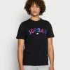 Jordan CREW - Camiseta Estampada - Black , Hombre -Jordan Tienda Oficial 4834b7428efd4885a5d89655e7d6a792