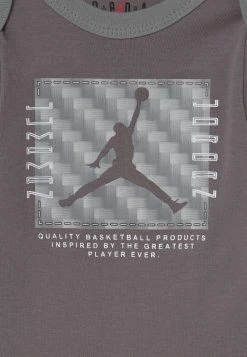 Jordan RETRO SET UNISEX - Camiseta Estampada - Gunsmoke , Unisexo -Jordan Tienda Oficial 4f346e1e58844f6d877d853166757dac