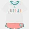Jordan GIRLS SET - Camiseta Estampada - Bleached Coral, Niños -Jordan Tienda Oficial 4f397b6cb64a4e7da5fdb053a9278b83