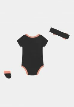 Jordan PINK SATIN - Camiseta Estampada - Black, Niños 7 Jordan PINK SATIN - Camiseta Estampada - Black, Niños -Jordan Tienda Oficial 50dfae83d5d049d6af934a6ac40e11db