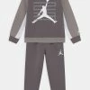 Jordan JUMPMAN CREW SET - Chándal - Gunsmoke , Unisexo