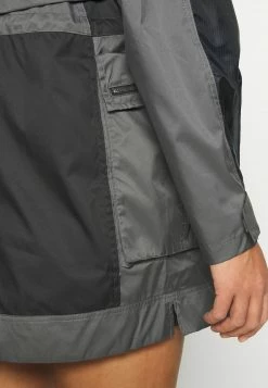 Jordan NEXT UTILITY JACKET - Abrigo Corto - Black/iron Grey/black, Mujer -Jordan Tienda Oficial 5304de452c2a4ca0a85b9244b652d840