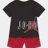 Jordan SPECKLE AIR JUMBLED SET UNISEX - Camiseta Estampada - Gym Red , Unisexo -Jordan Tienda Oficial 5cb8d32aa127468c8d61b203842f2728