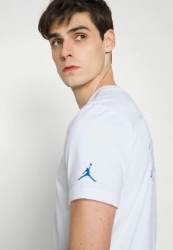 Jordan AIR CREW - Camiseta Estampada - White/dark Marina Blue, Hombre -Jordan Tienda Oficial 5e057cf5b9a9464fb35b08b4b309e03c