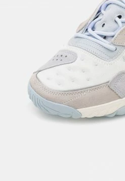 Jordan DELTA 2 UNISEX - Zapatillas - Summit White/total Orange/aura/football Grey/light Marine/metallic Silver , Unisexo -Jordan Tienda Oficial 64eae18065f34dadbd4ebcd9809e41a6