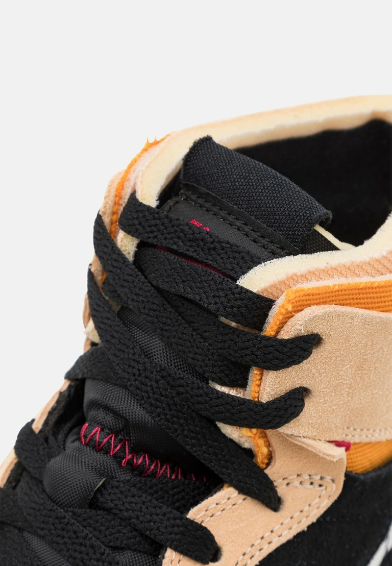 AIR JORDAN 1 ZOOM COMFORT - Zapatillas Altas - White Onyx/cardinal Red/black/light Curry/white , Hombre 8 AIR JORDAN 1 ZOOM COMFORT - Zapatillas Altas - White Onyx/cardinal Red/black/light Curry/white , Hombre - Imagen 6