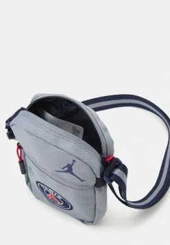Jordan PARIS FESTIVAL BAG - Bandolera - Stealth , Hombre -Jordan Tienda Oficial 6ffb8b4421ae47069a3f0169b8d2d5cb