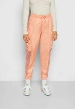 Jordan ESSEN UTILITY PANT - Pantalones Cargo - Crimson Bliss , Mujer -Jordan Tienda Oficial 7249a020ae6745049882dab3f8b98abd