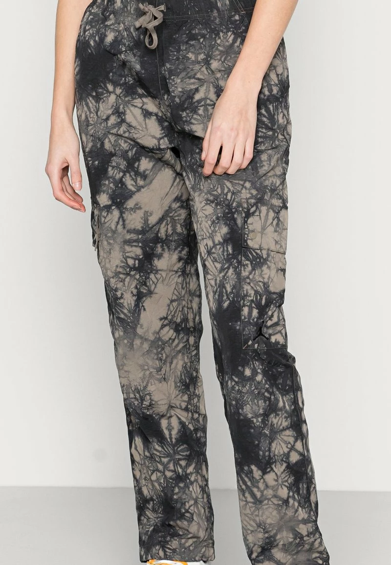 Jordan HERITAGE BOTTOM - Pantalones Cargo - Olive Grey/black , Mujer 7 Jordan HERITAGE BOTTOM - Pantalones Cargo - Olive Grey/black , Mujer - Imagen 5