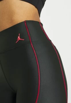 Jordan ESSEN LEG - Shorts - Black/university Red , Mujer -Jordan Tienda Oficial 763a12147e71432784c84a578b49ca57