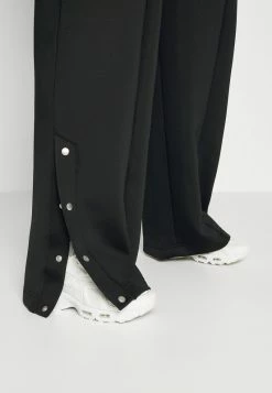 Jordan NEW CLASSICS SUIT - Pantalones Deportivos - Black , Mujer 21 Jordan NEW CLASSICS SUIT - Pantalones Deportivos - Black , Mujer -Jordan Tienda Oficial 786fb03f5cec485f8bf82a620acf8270