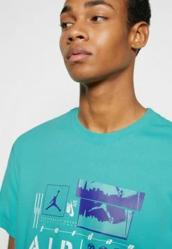 Jordan BRAND CREW - Camiseta Estampada - Washed Teal , Hombre -Jordan Tienda Oficial 79cb9e88ea2a45af807c0f2c3b58d396