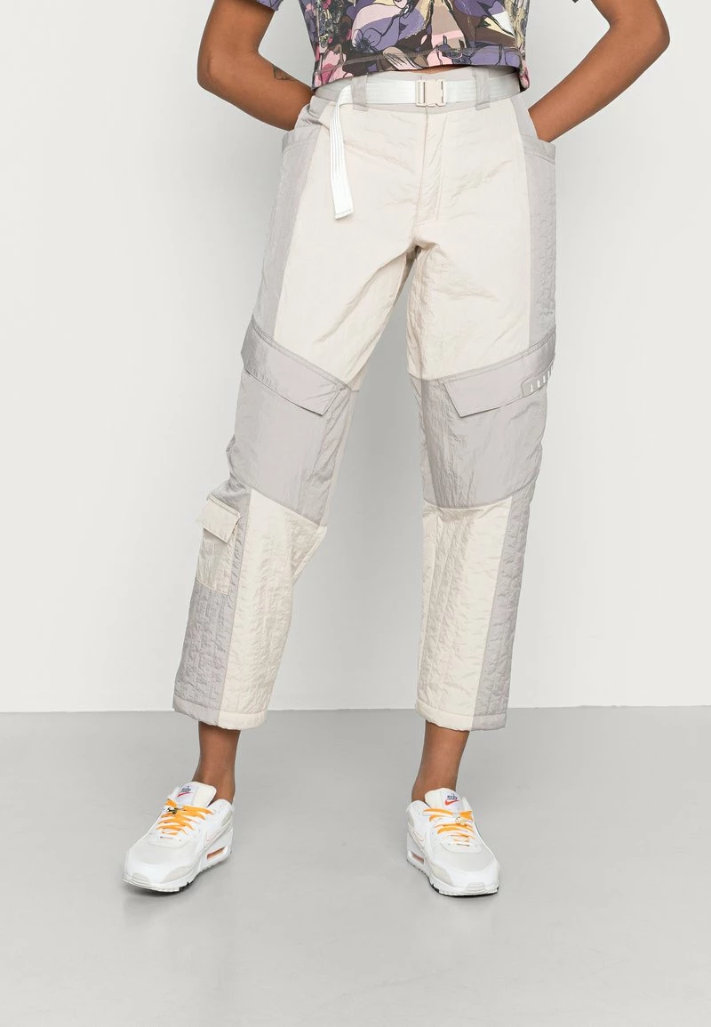 Jordan COZY GIRL UTILITY PANT - Pantalones Cargo - Oatmeal/college Grey/college Grey/summit White , Mujer 3 Jordan COZY GIRL UTILITY PANT - Pantalones Cargo - Oatmeal/college Grey/college Grey/summit White , Mujer