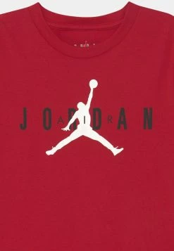 Jordan BRAND TEE - Camiseta Estampada - Gym Red, Unisexo 7 Jordan BRAND TEE - Camiseta Estampada - Gym Red, Unisexo -Jordan Tienda Oficial 7f56c312591a4e88b879e3fad669868b