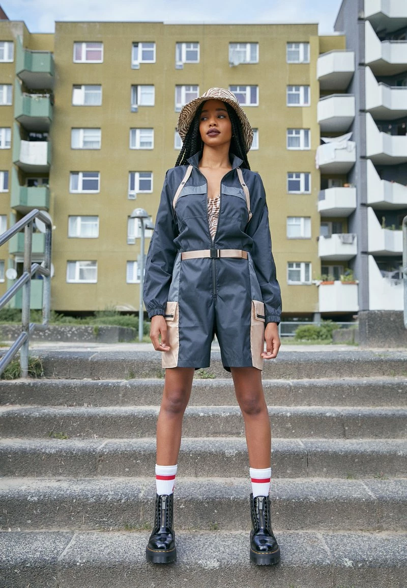 Jordan NEXT UTILITY - Mono - Black/iron Grey/hemp, Mujer 4 Jordan NEXT UTILITY - Mono - Black/iron Grey/hemp, Mujer - Imagen 2