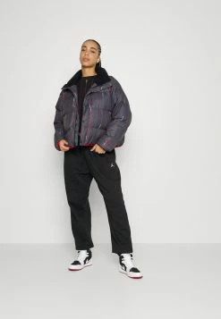 Jordan PANT CORE - Pantalones Deportivos - Black , Mujer 14 Jordan PANT CORE - Pantalones Deportivos - Black , Mujer -Jordan Tienda Oficial 8902dee693804da393bff6a542a39b34