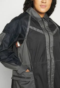 Jordan NEXT UTILITY JACKET - Abrigo Corto - Black/iron Grey/black, Mujer -Jordan Tienda Oficial 893f94131cf24672b8f4a69490855bab