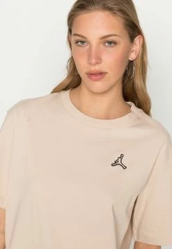 Jordan ESSEN TEE CORE - Camiseta Básica - Sanddrift , Mujer -Jordan Tienda Oficial 8974f8da482e42aa944bd969c8ce7d5e