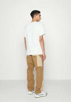 Jordan CREW - Camiseta Estampada - White/pollen/chile Red , Hombre 9 Jordan CREW - Camiseta Estampada - White/pollen/chile Red , Hombre -Jordan Tienda Oficial 9108519e0e84458da5350d77f2ef2ef8