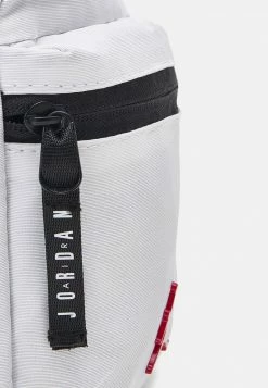 Jordan AIRBORNE FESTIVAL BAG - Bandolera - White , Hombre 10 Jordan AIRBORNE FESTIVAL BAG - Bandolera - White , Hombre -Jordan Tienda Oficial 95086da02c5d43ccaa968931f5dea2ea