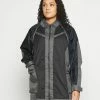 Jordan NEXT UTILITY JACKET - Abrigo Corto - Black/iron Grey/black, Mujer -Jordan Tienda Oficial 9c6ccc12200b440381fb6c11bb2cdd7c
