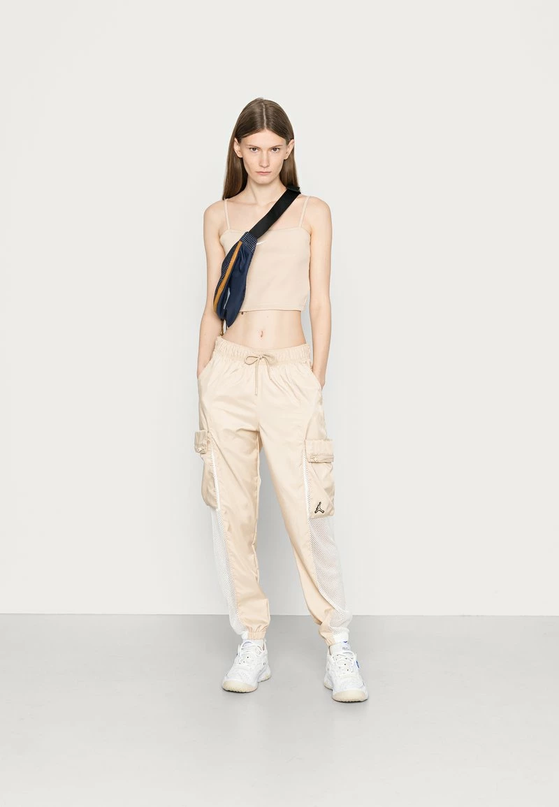 Jordan ESSEN UTILITY PANT - Pantalones Cargo - Sanddrift, Mujer 4 Jordan ESSEN UTILITY PANT - Pantalones Cargo - Sanddrift, Mujer - Imagen 2