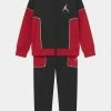 Jordan CROSS OVER SET - Chándal - Black , Niños -Jordan Tienda Oficial a1d7b1e1c59348f487f8d204eec5e4ec