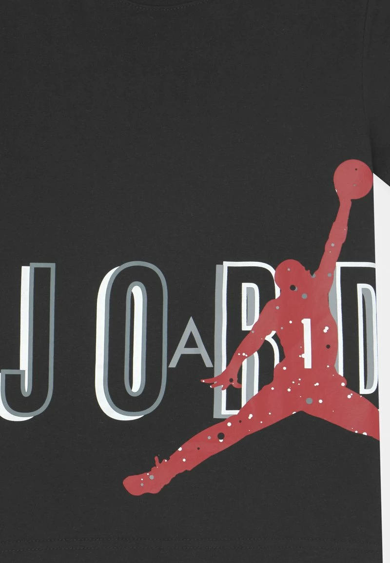 Jordan SPECKLE AIR JUMBLED SET - Camiseta Estampada - Gym Red, Niños 6 Jordan SPECKLE AIR JUMBLED SET - Camiseta Estampada - Gym Red, Niños - Imagen 4