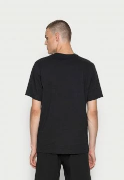 Jordan CREW - Camiseta Estampada - Black/metallic Gold , Hombre -Jordan Tienda Oficial a70ec52f1bf74be9bd6ae0a718109981