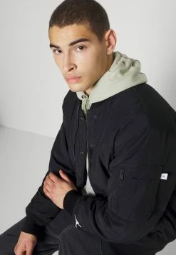 Jordan Chaquetas Bomber - Black, Hombre -Jordan Tienda Oficial a7f002cd18804fd2b4ab31fa7edc2bcd