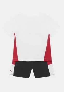 Jordan COURT BLOCKED SET UNISEX - Camiseta Estampada - Black, Unisexo -Jordan Tienda Oficial a9f9fcb7411e4607b92e82e2ef044ddf