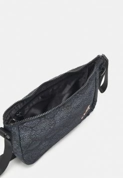 JORDAN GIRLS HANDBAG - Bolso De Mano - Black , Mujer -Jordan Tienda Oficial af3ca78173a2468b964658201283b97b