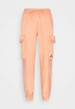 Jordan ESSEN UTILITY PANT - Pantalones Cargo - Crimson Bliss , Mujer -Jordan Tienda Oficial b482bd71560349fb91d0f75d9507e3c4