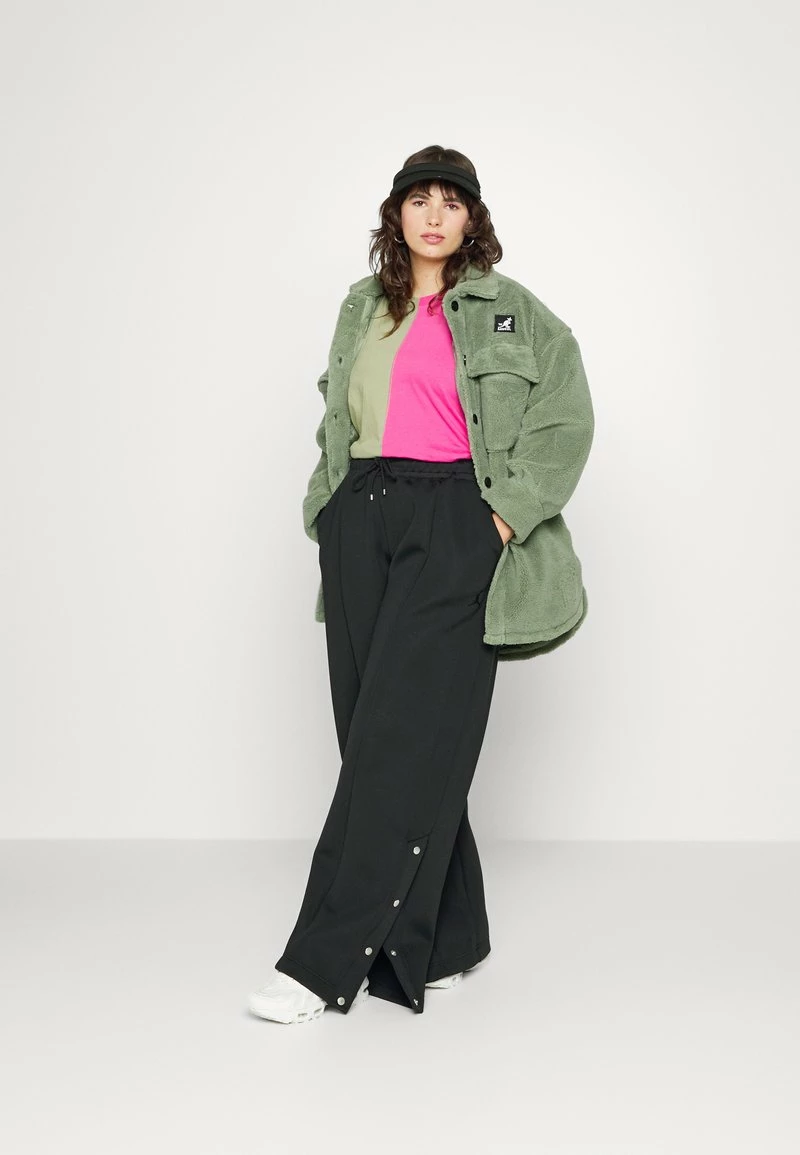 Jordan NEW CLASSICS SUIT - Pantalones Deportivos - Black , Mujer 8 Jordan NEW CLASSICS SUIT - Pantalones Deportivos - Black , Mujer - Imagen 6