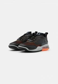 Jordan MAX 200 - Zapatillas - Black/reflective Silver/light Smoke Grey/dark Smoke Grey/total Orange, Hombre -Jordan Tienda Oficial be05d8a1689c468e9038a86cbc37078b