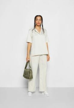 Jordan HERITAGE - Camisa - Light Orewood , Mujer -Jordan Tienda Oficial c2a8348ffcb34f7690f5465773badb7b